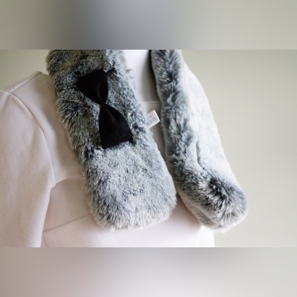 Brand new grey furry scarf - Picture 2 of 3